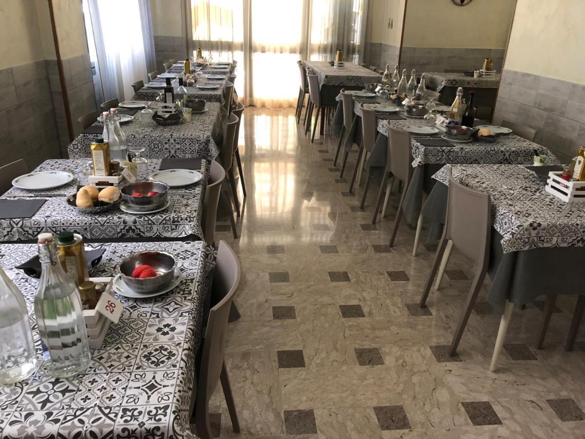 Hotel Grappoli Римини Экстерьер фото