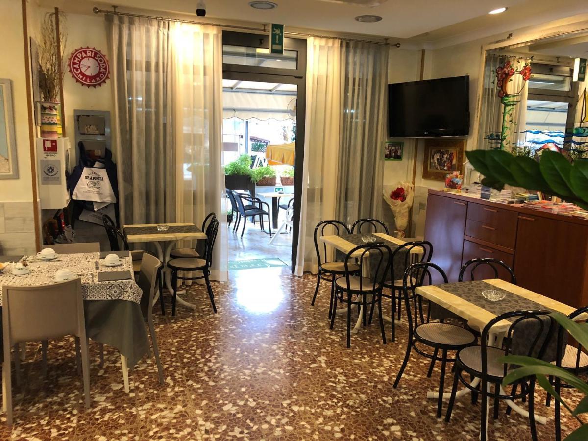 Hotel Grappoli Римини Экстерьер фото