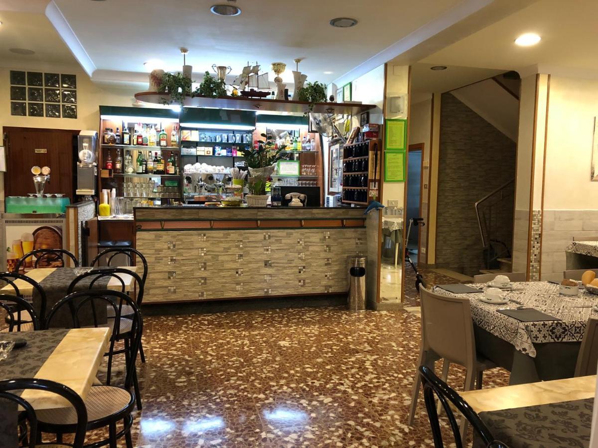 Hotel Grappoli Римини Экстерьер фото